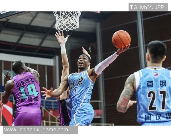 克洛尼表现不佳17投仅4中三分球命中率低迷助攻与篮板难掩失利